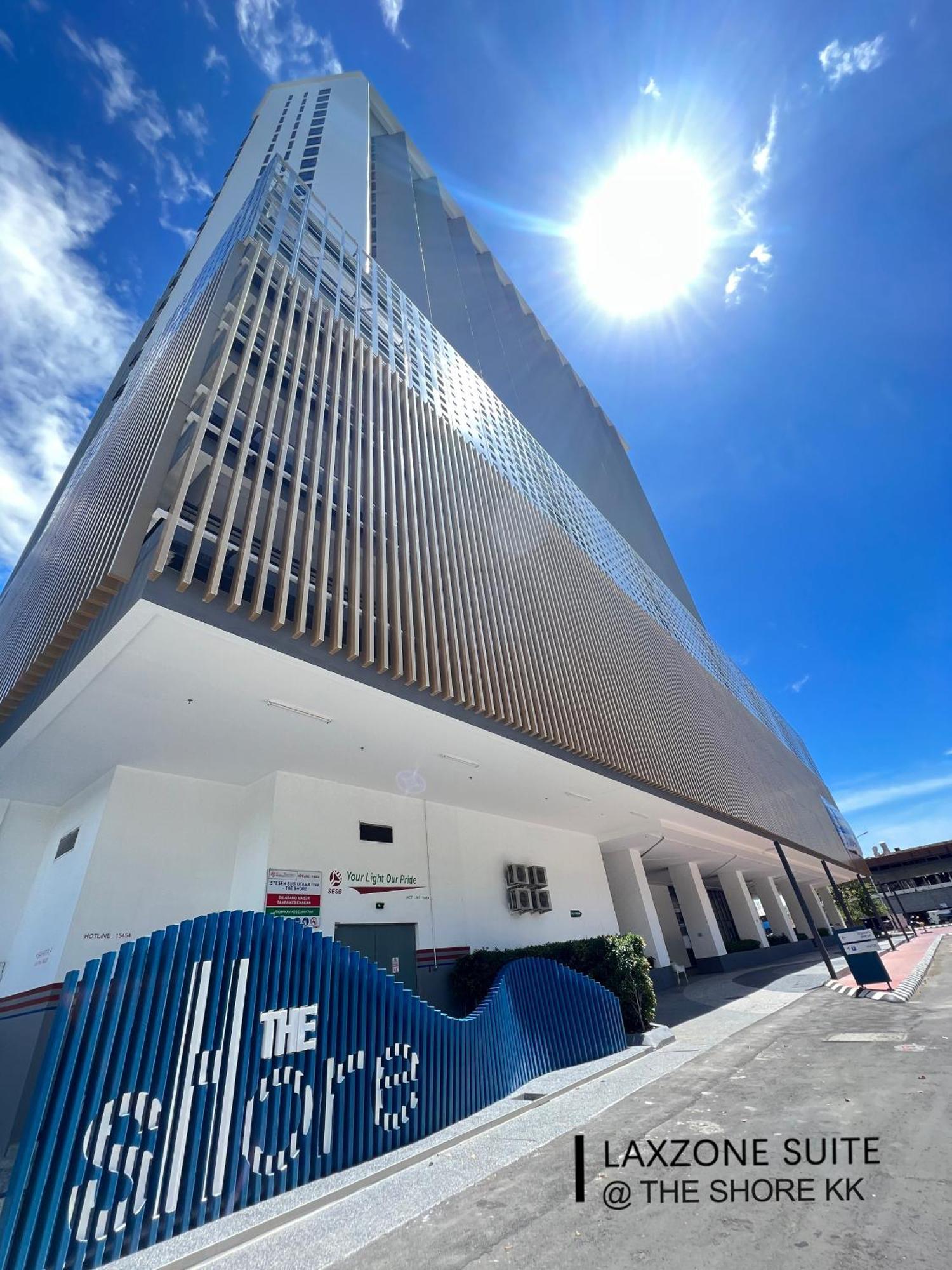 The Shore Cbd Kota Kinabalu By Laxzone Suite Exterior foto