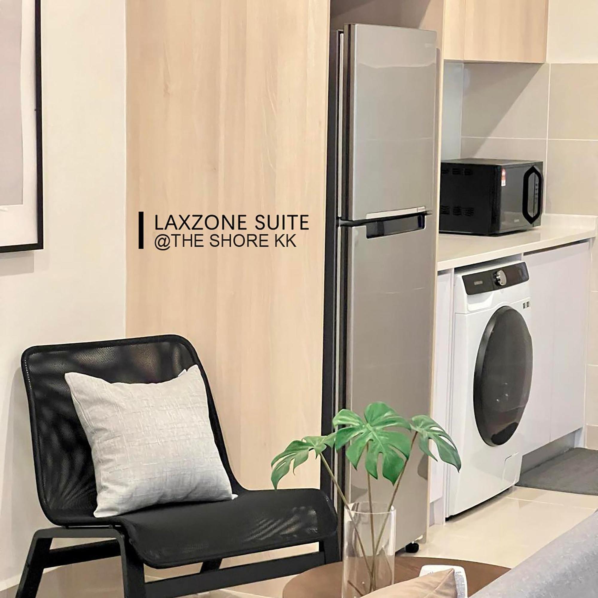 The Shore Cbd Kota Kinabalu By Laxzone Suite Exterior foto