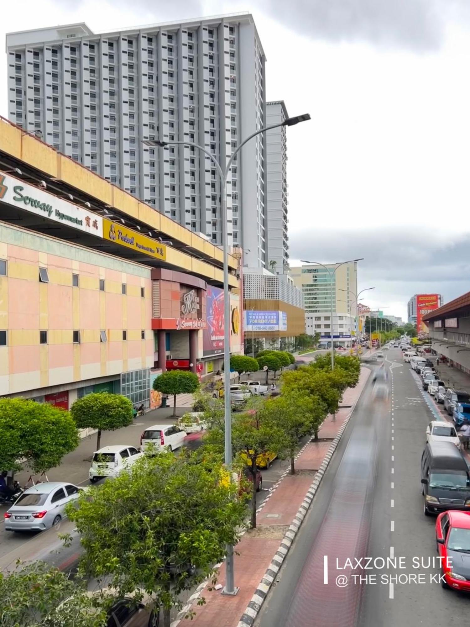 The Shore Cbd Kota Kinabalu By Laxzone Suite Exterior foto