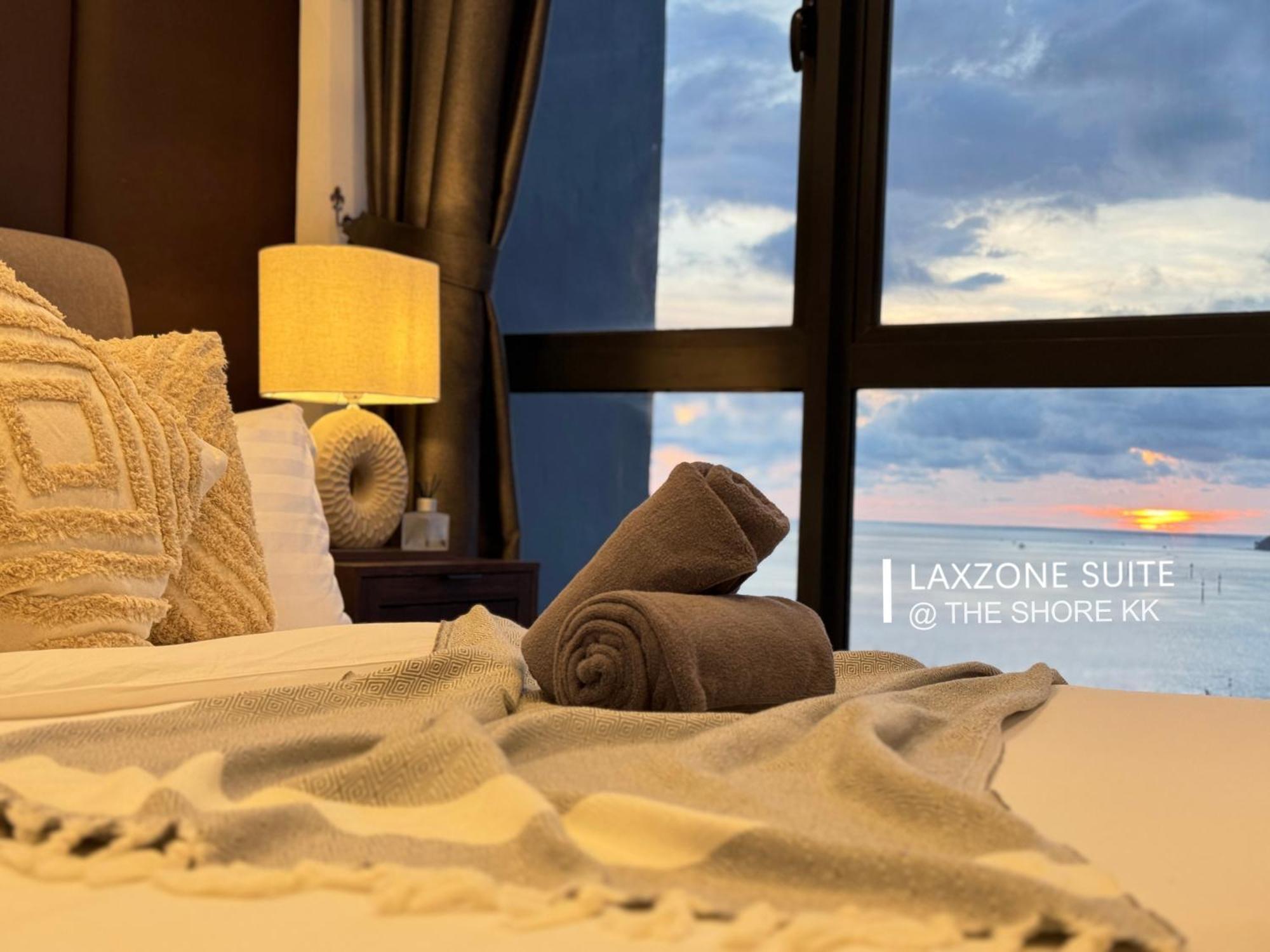 The Shore Cbd Kota Kinabalu By Laxzone Suite Exterior foto