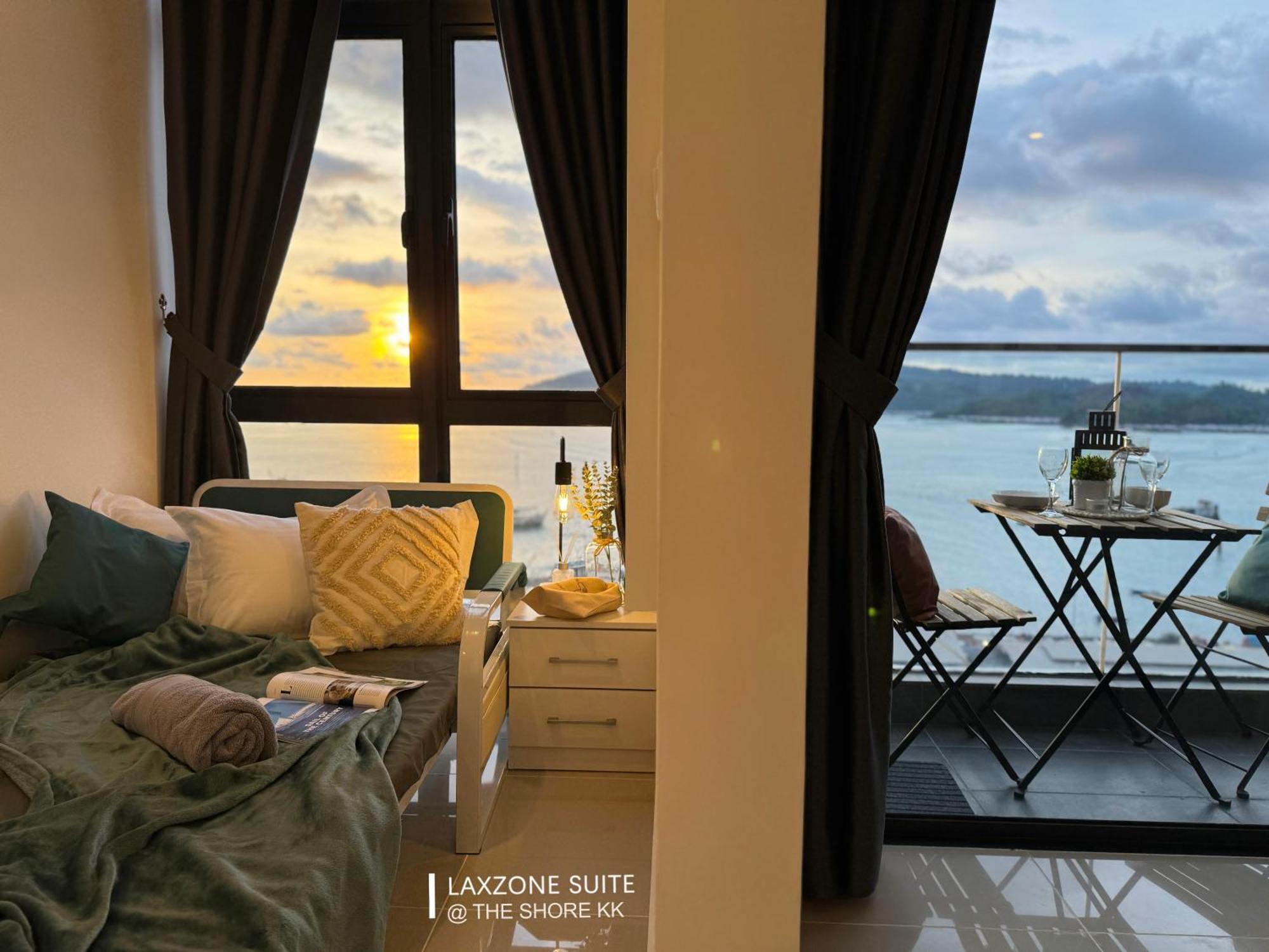 The Shore Cbd Kota Kinabalu By Laxzone Suite Exterior foto