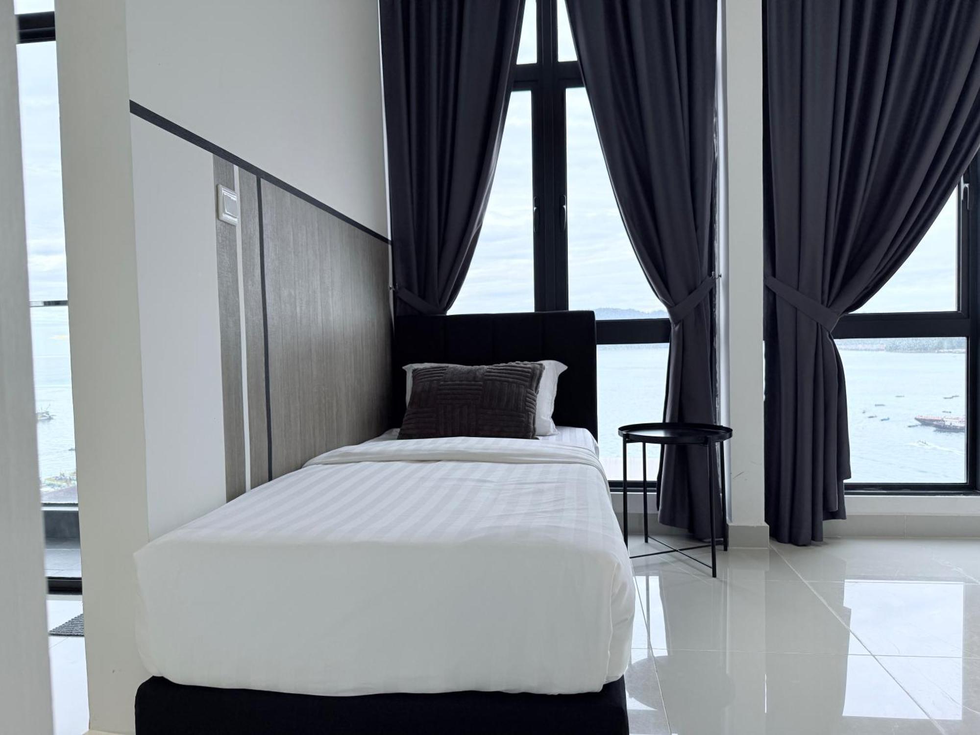 The Shore Cbd Kota Kinabalu By Laxzone Suite Exterior foto