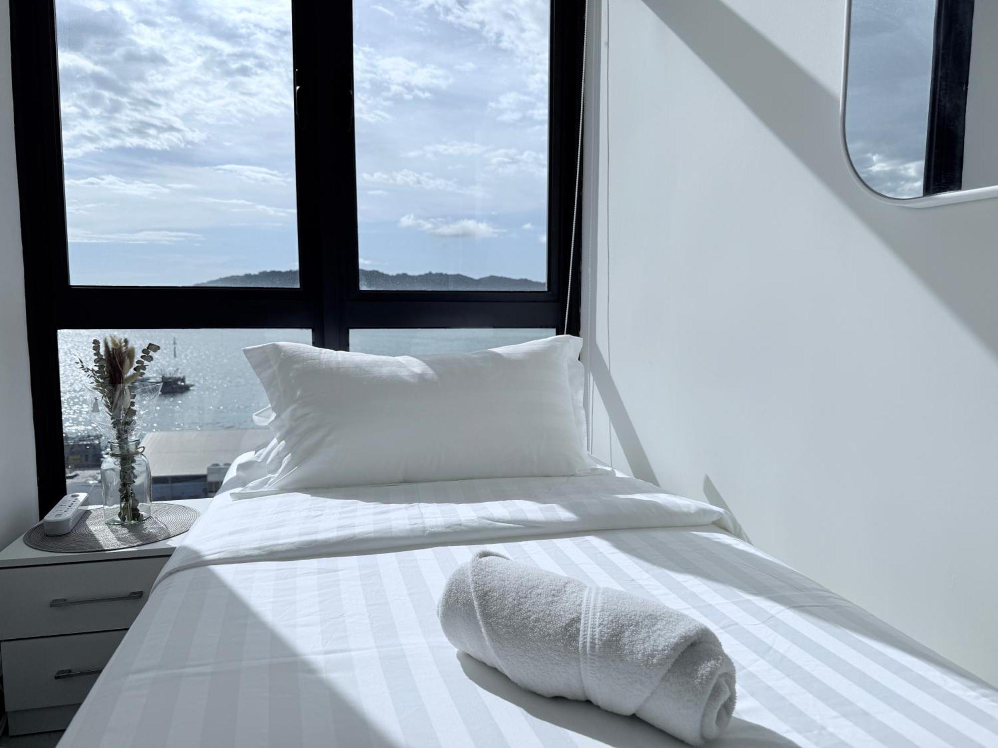The Shore Cbd Kota Kinabalu By Laxzone Suite Exterior foto